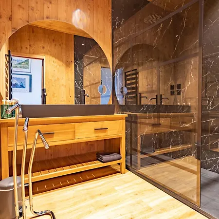 Chalet Le Petit Paradis, Au Coeur Des 3 Vallees *