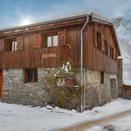Le Petit Paradis, Au Coeur Des 3 Vallees Chalet